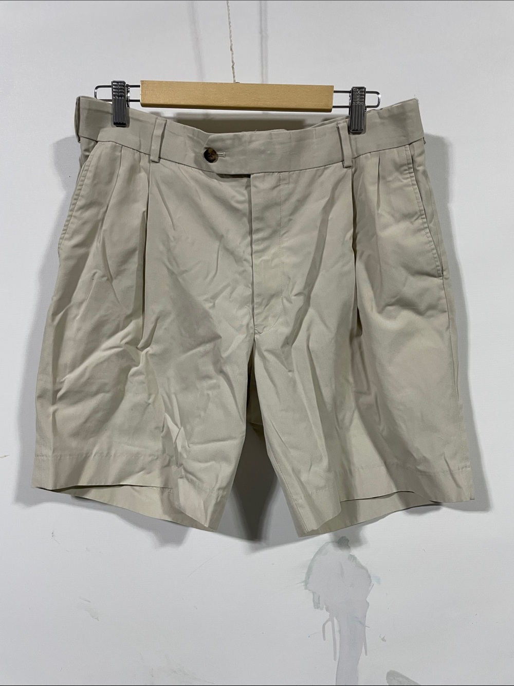 Classic Pleated Men’s Shorts in Light Beige